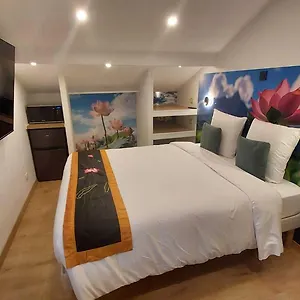 https://le-lotus-blanc.hotels-rhonealpes.com